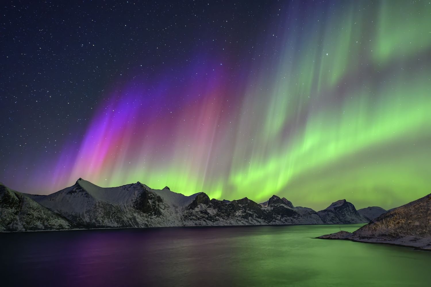 The Northern Lights Could Glow Over 7 States Tonight