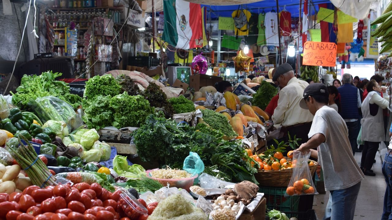 The Best Markets in Mexico City for Souvenirs, Street Snacks, and Ceramics