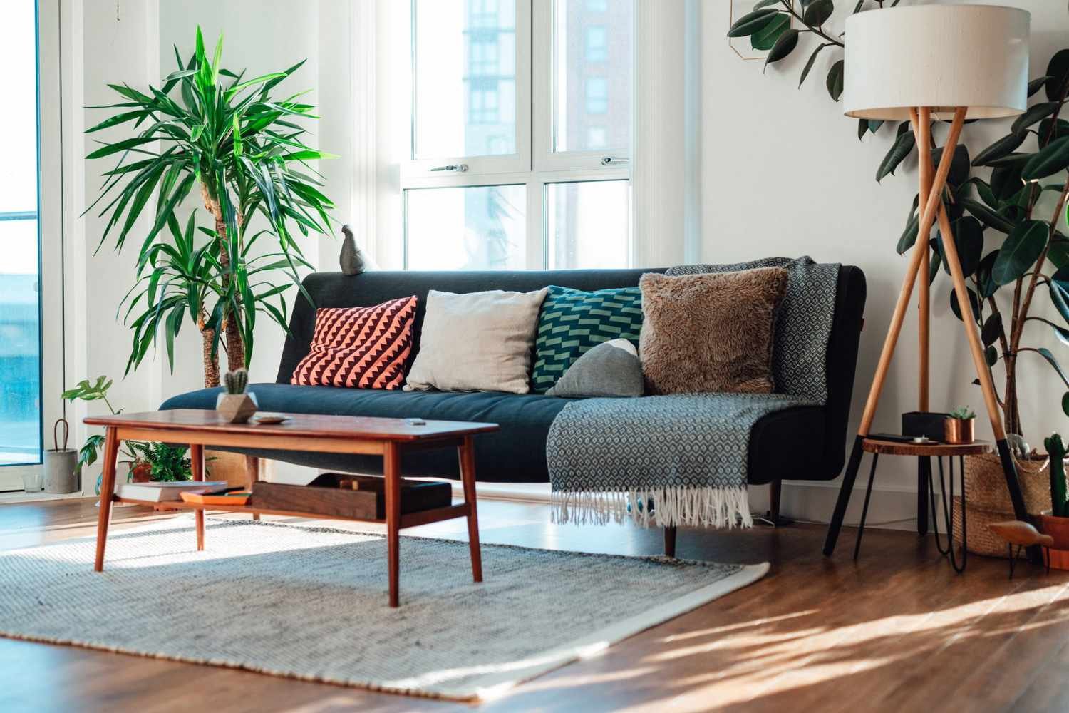 How to Fold or Arrange a Throw Blanket on Your Couch