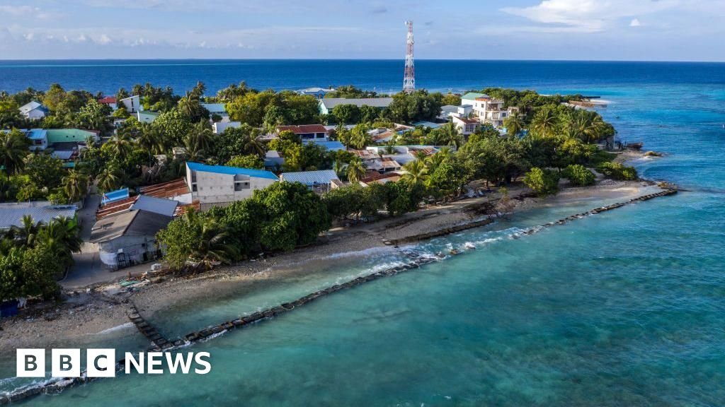 Maldives bans smoking for younger generations