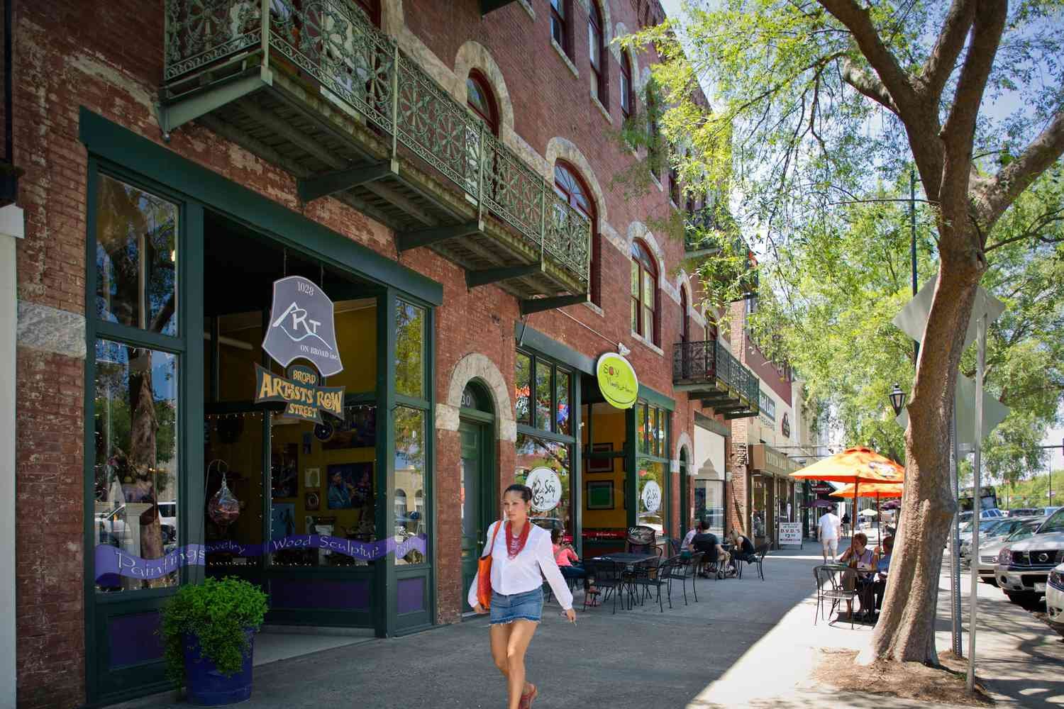 8 Best Places to Retire in Georgia for Lower Cost of Living, Affordable Housing, and Tax Perks