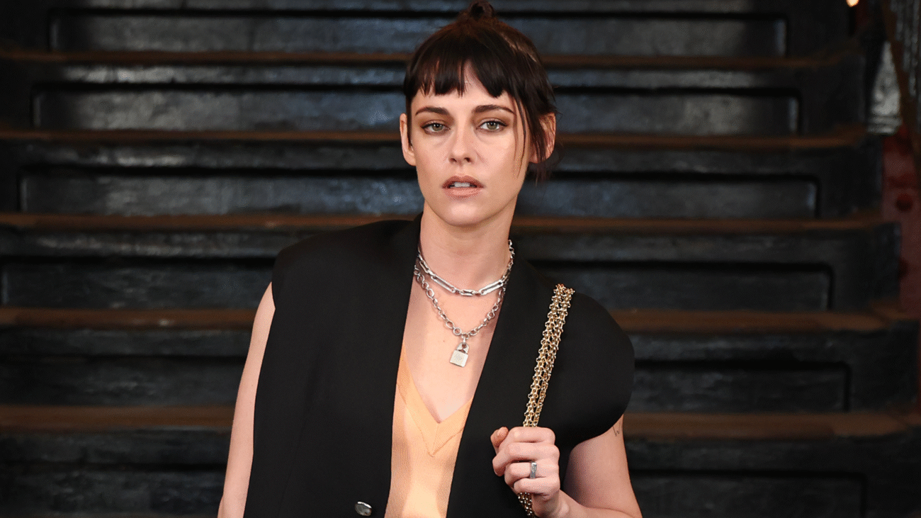 Kristen Stewart went for a walk with her dog in sweatpants and stark white Reebok sneakers