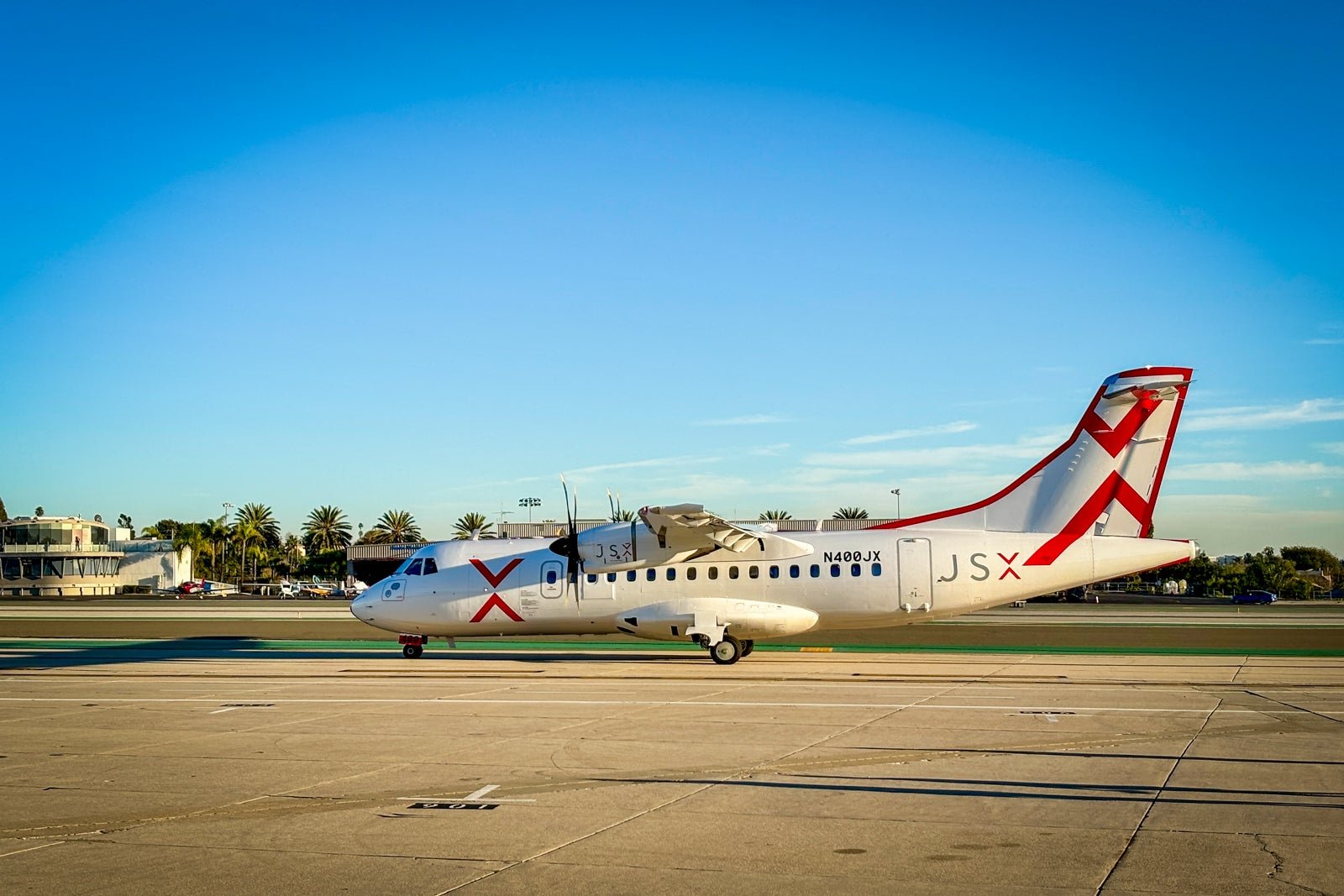 Trying out JSX's new ATR turboprops in Santa Monica