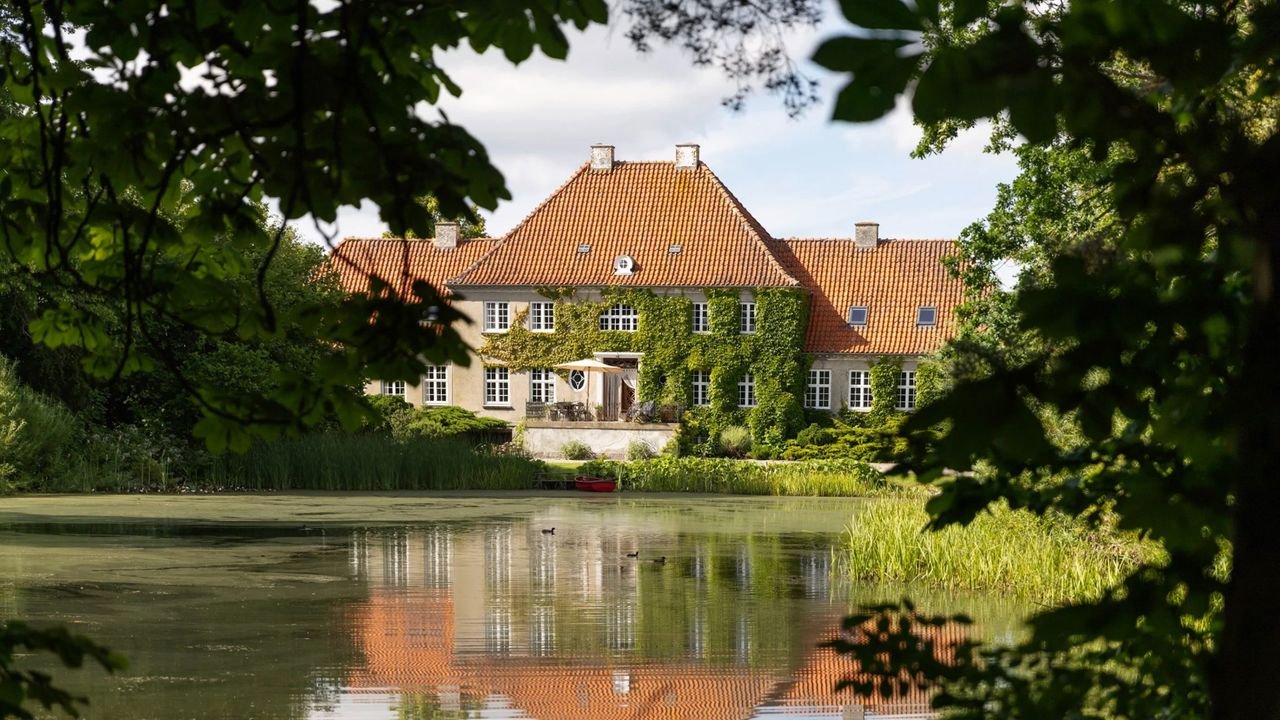 Host Your Micro Wedding at These 17 Airbnb Venues Around the World